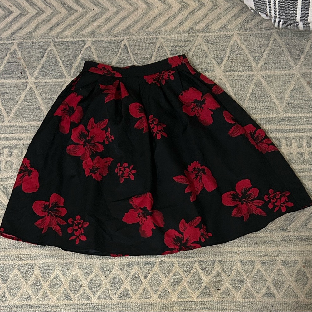Red and black skirt, Sz XS